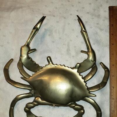 Brass crab box with hinged lid  vintage