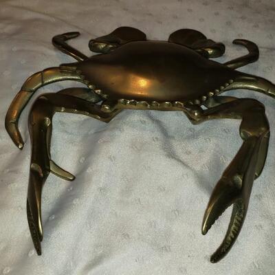Brass crab box with hinged lid  vintage