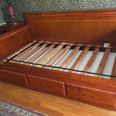 Day bed with trundle