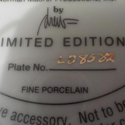 " The 3 Stooges " Franklin Mint Plate numbered.