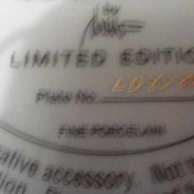 " The 3 Stooges " Franklin Mint Plate numbered.