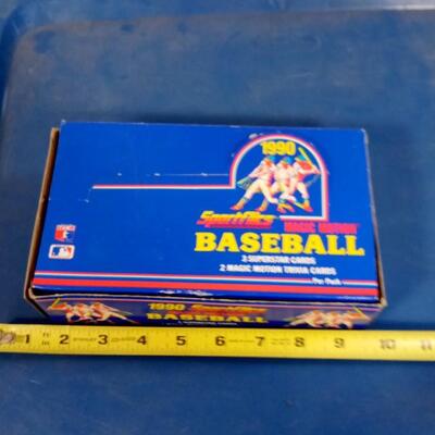 LOT 80  BOX OF 1990 BASEBALL MAGIC MOTION CARDS