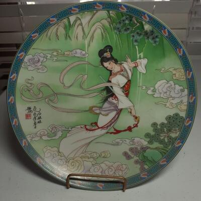 Vintage 8.5in japanese woman plate