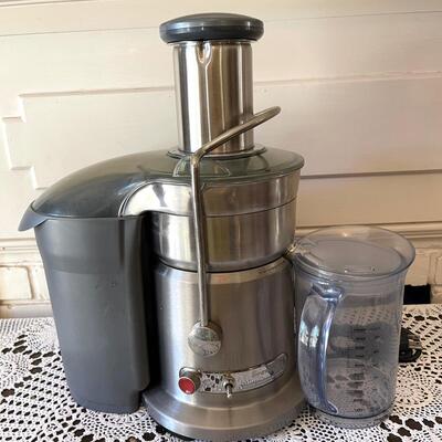LOT 204  BREVILLE JUICE FOUNTAIN ELITE