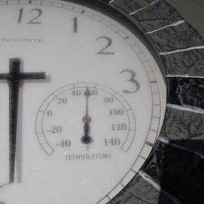 Outdoor Clock with Humidity and Thermometer