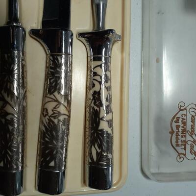 CARVEL HALL CARVING SET by Briddell