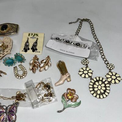 D68-Jewelry Lot