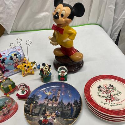 D97 Mickey and Mini mouse items