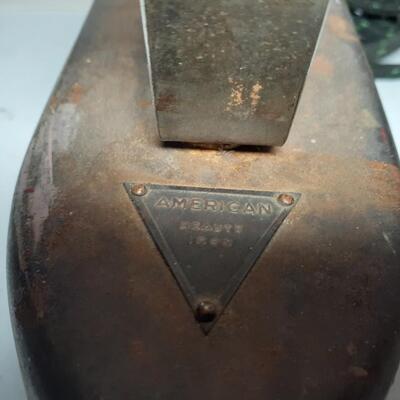 American Vintage Clothes Iron