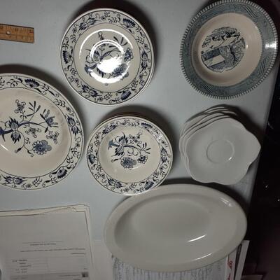 Lot of 18 assorted bowls and plates