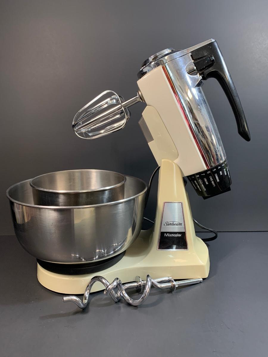 LOT 105R Vintage Working Sunbeam Mixmaster 12 Speed Stand Mixer