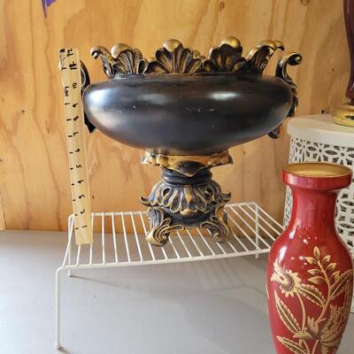 6 items
2 lamps 
Large decorative bowl
Vase
Gold/Blk Decorative Pedestal Vase/Bowl
Plant Stand