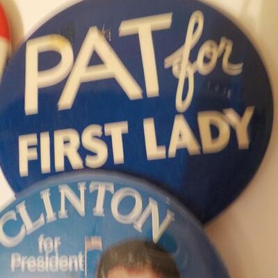 "Vintage presidential Buttons, Richard Nixon and Clinton'.