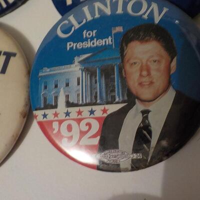 "Vintage presidential Buttons, Richard Nixon and Clinton'.