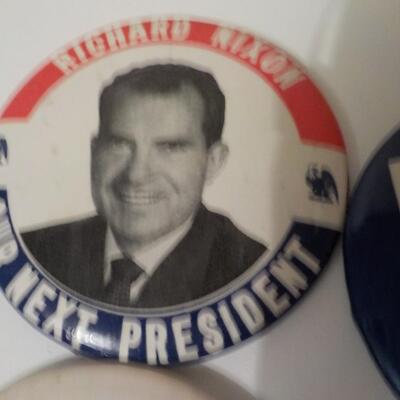 "Vintage presidential Buttons, Richard Nixon and Clinton'.