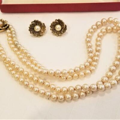 Lot #57  Vintage DELTAH Costume Pearl set - necklace/earrings - original box