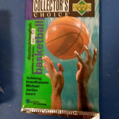 LOT 115  VINTAGE BASKETBALL COLLECTABLE LOT