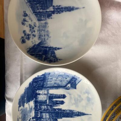 Heinrich blue and white decorative commemorative plates