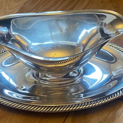 Castleton silver plate gravy or dressing boat fixed plate