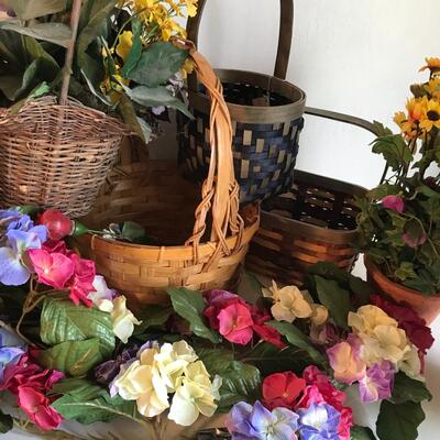 Lot of Floral decor and baskets!