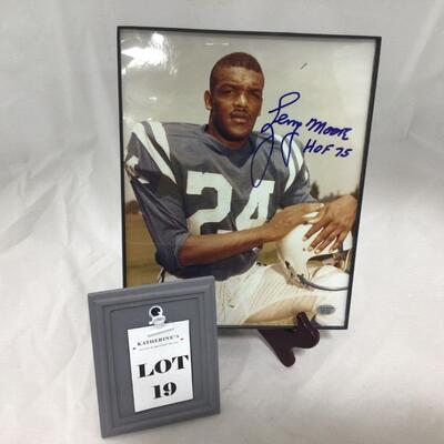 19) NFL | HOF Larry Moore Signed Picture
