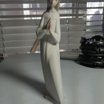 8.6in tall ceramic praying woman