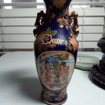 Vintage Japanese porcelan vase