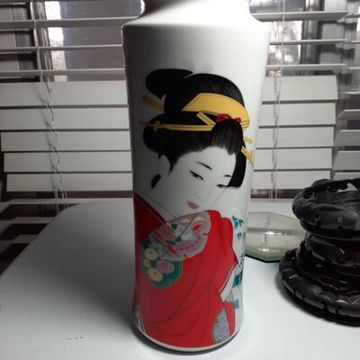 12in tall Vintage Japanese Vase