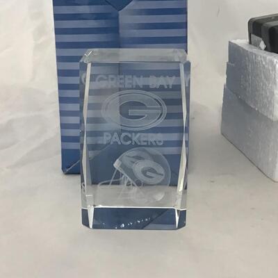 34) PACKERS | Crystal Packers Display and Light Base