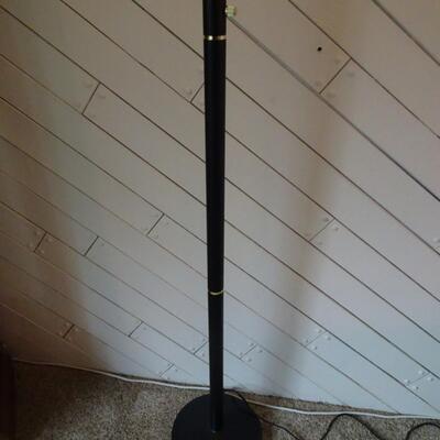 LOT 14. FLOOR LAMP