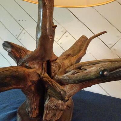 LOT 15. VINTAGE NATURAL WOOD TABLE LAMP