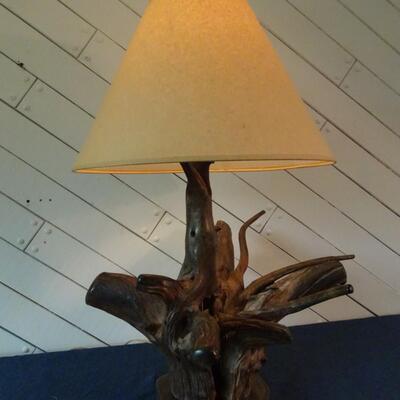 LOT 15. VINTAGE NATURAL WOOD TABLE LAMP