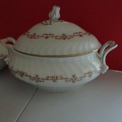 LOT 16. KAISER "MARLENE" CHINA SET
