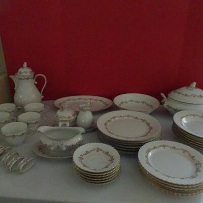 LOT 16. KAISER "MARLENE" CHINA SET