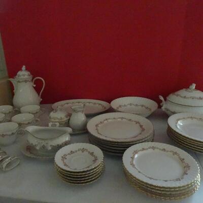 LOT 16. KAISER "MARLENE" CHINA SET
