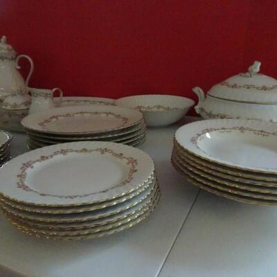 LOT 16. KAISER "MARLENE" CHINA SET