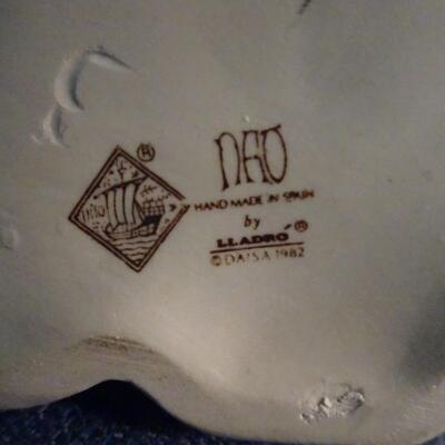 LOT 18. FIGURINE BY NAO