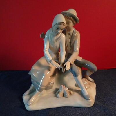 LOT 19. FIGURINE BY LAPHIN