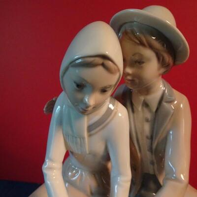 LOT 19. FIGURINE BY LAPHIN