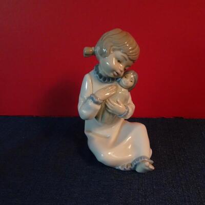 LOT 25.  LAPHIN FIGURINE  6"