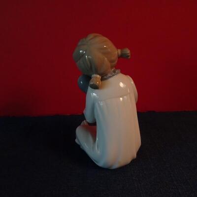 LOT 25.  LAPHIN FIGURINE  6"