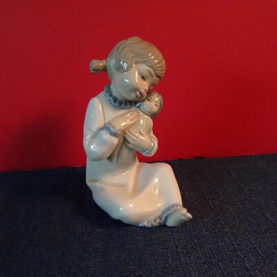 LOT 25.  LAPHIN FIGURINE  6"