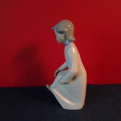 LOT 26.  REX FIGURINE