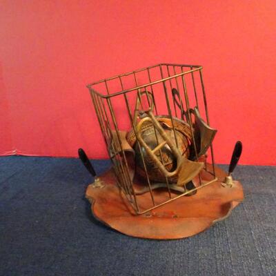 LOT 38 VINTAGE DESK DECOR 7"