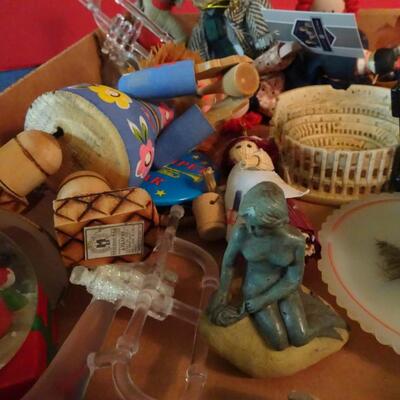 LOT 41. HOME DECOR