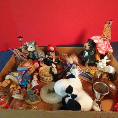 LOT 41. HOME DECOR