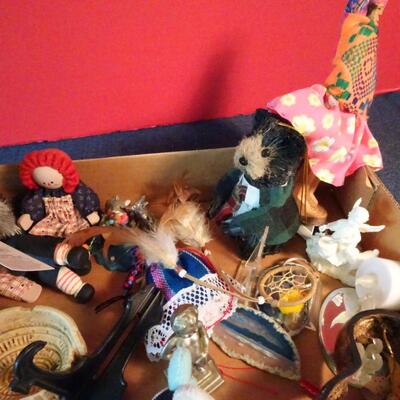 LOT 41. HOME DECOR