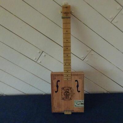 LOT 43. BLUES BOX GUITAR NO.5