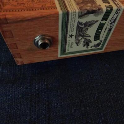 LOT 43. BLUES BOX GUITAR NO.5