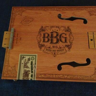 LOT 43. BLUES BOX GUITAR NO.5